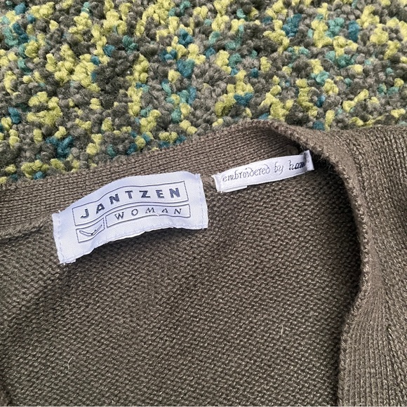 Jantzen Woman Vintage Hand Embroidered Cardigan (no size tag, see measurements) - Picture 2 of 6